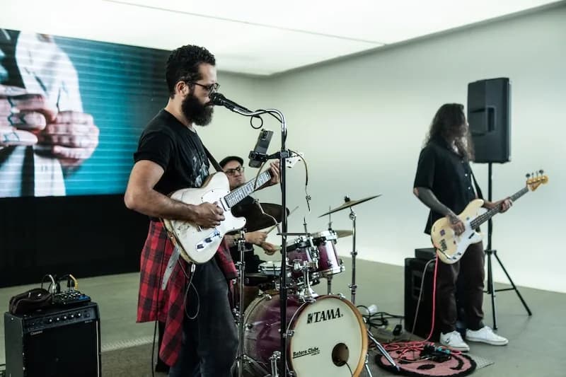 Chegada na Kikoautos, com música ao vivo · foto 136